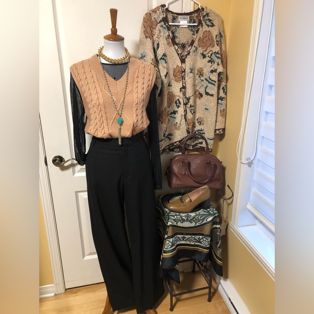 Cable thick knit sweater vest camel color